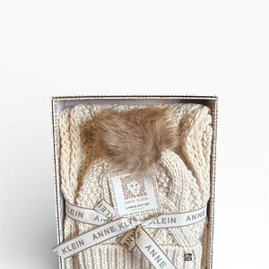 Anne Klein Cream Knit Accessory Set